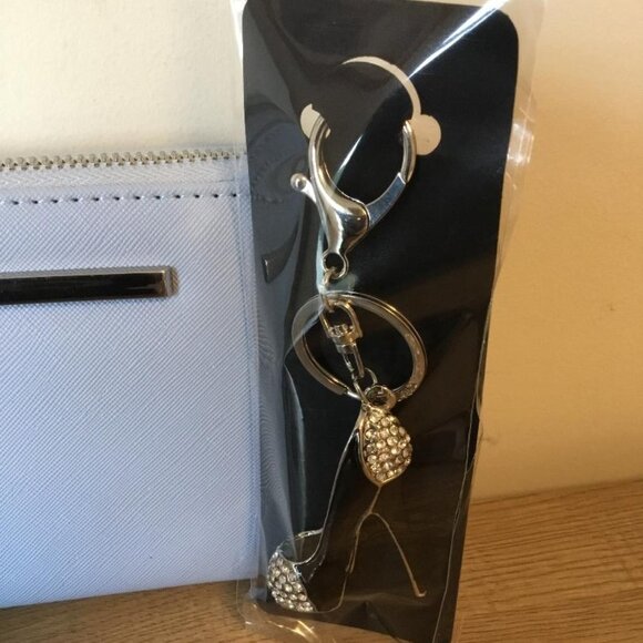 Steve Madden Baby Blue Wristlet Wallet Full Zip Around Closure NWT & Bag Charm - Picture 5 of 8